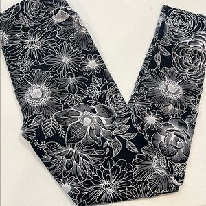 LuLaRoe Leggings in Vibrant Colors for Everyday Comfort